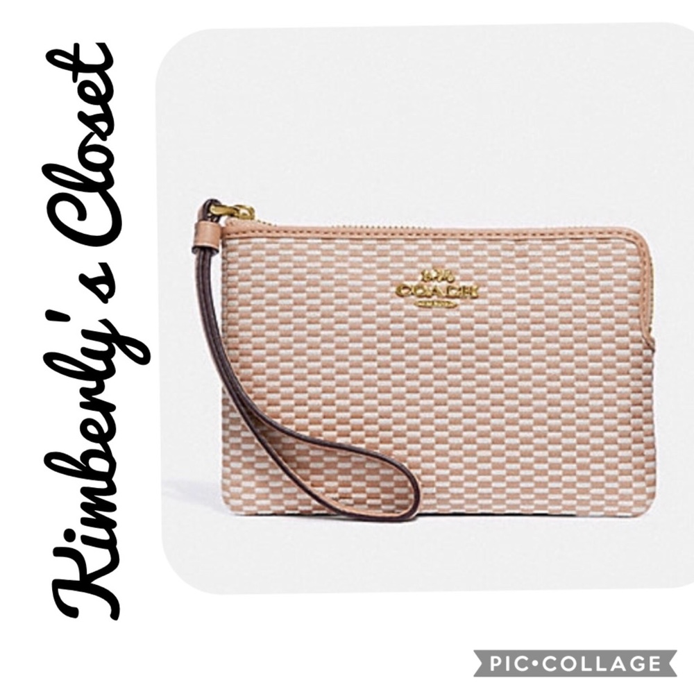 ❌SOLD❌🆕🌼COACH CORNER ZIP WRISTLET🌸 - Picture 1 of 3